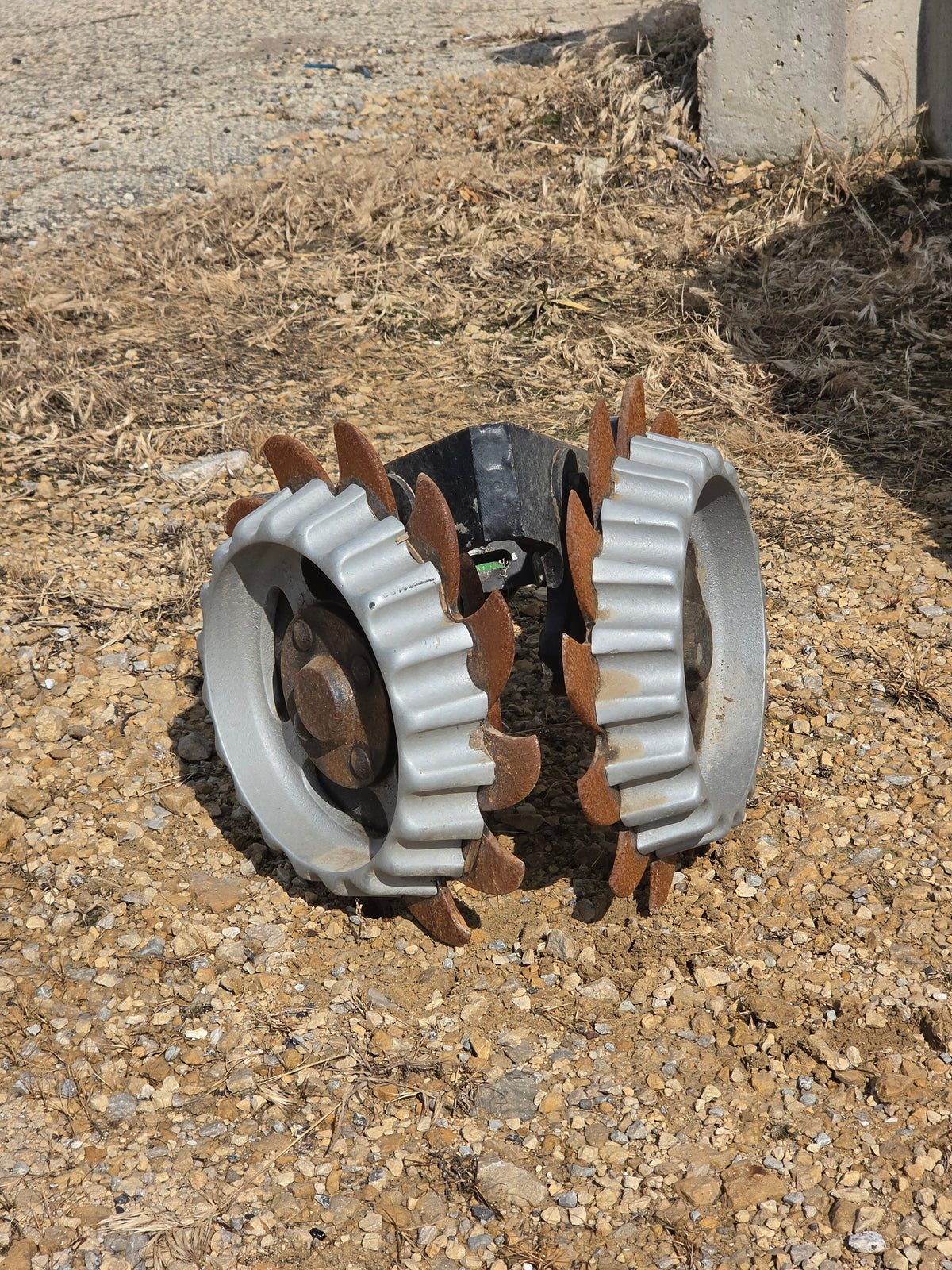 Used Yetter 2967-042 Row Cleaner with John Deere Coulter