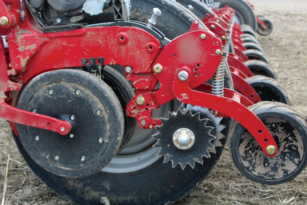 Yetter 6000 serrated closing wheels