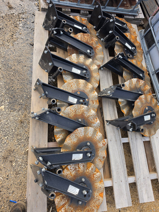 12 used Kinze no till coulters