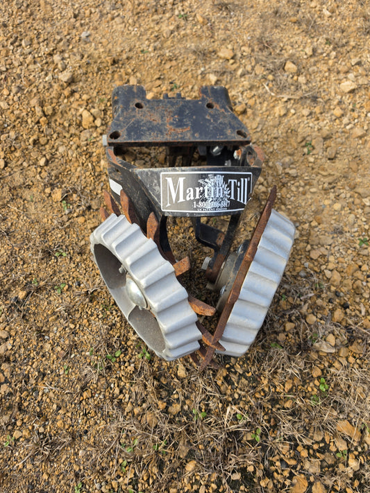 16 Martin 1360 row cleaners for Kinze