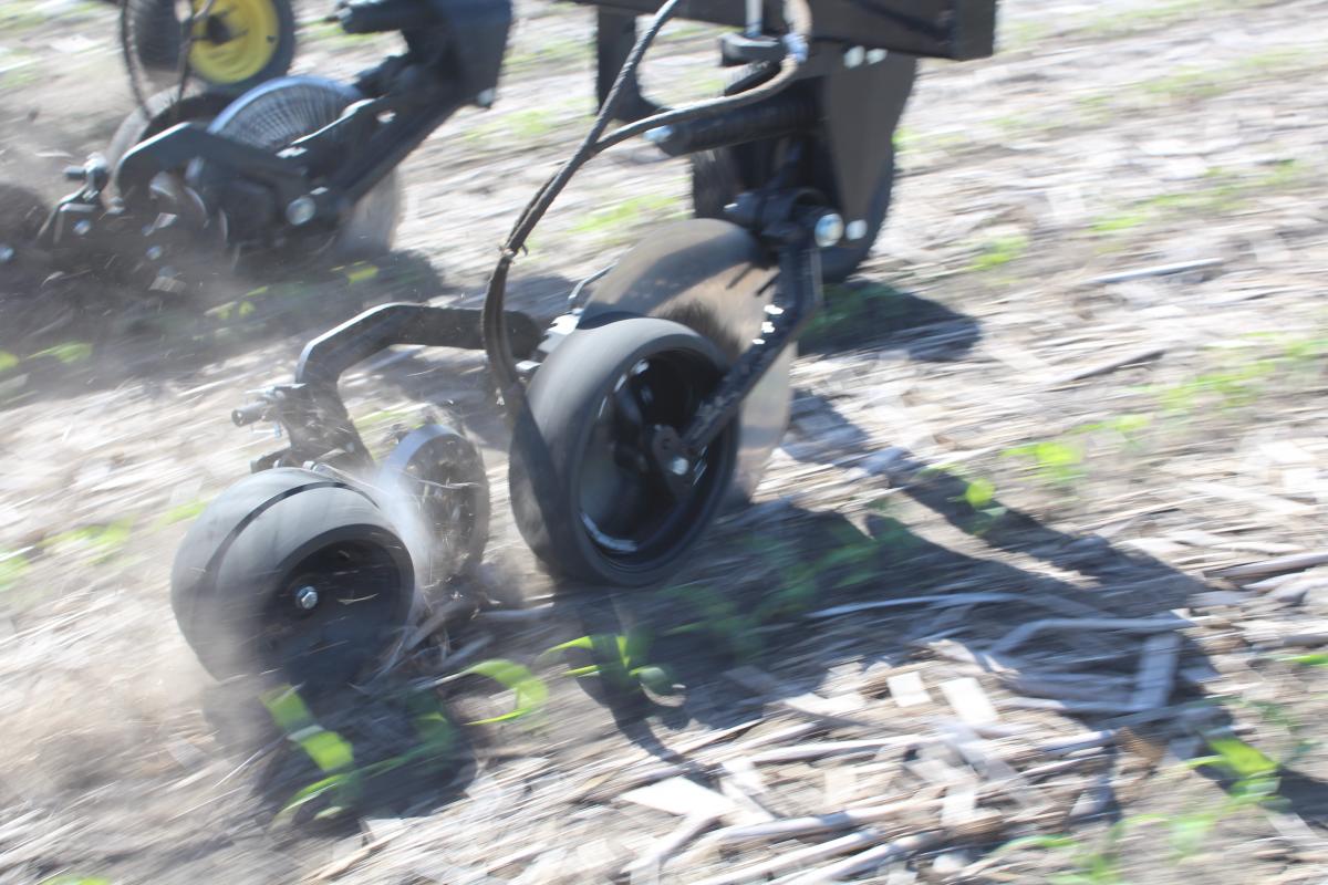 10,000 Series Magnum Fertilizer Coulter