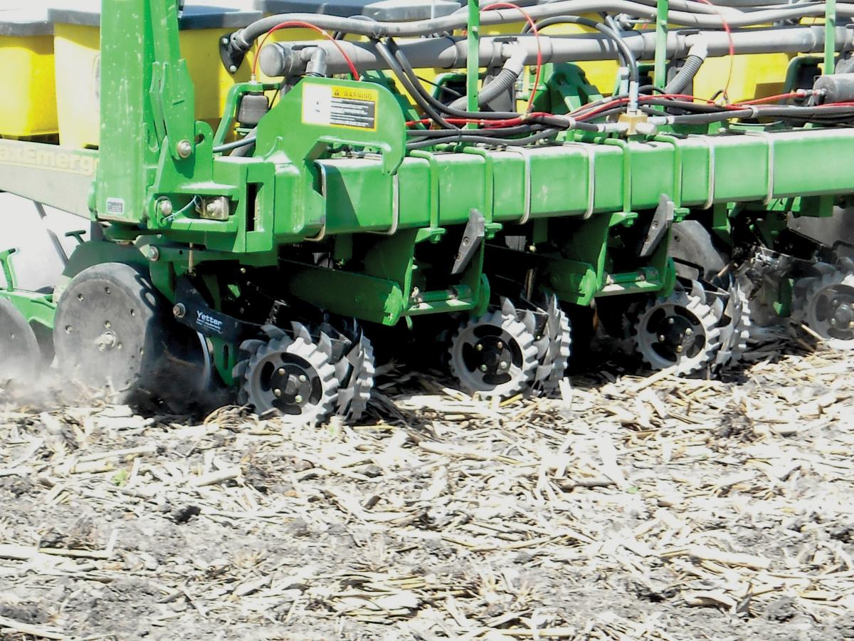 Yetter 2967-042A Series Floating Residue Manager for JD 7200 and newer Coulter